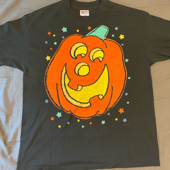 Vintage Halloween pumpkin graphic T-shirt - Picture 2 of 7